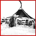 [Photo] A camp tent-hut in winter.