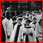 [Photo] Schola Cantorum Sabariensis (choir) entering the main square.