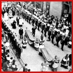 [Photo] Procession on Szécsenyi Street.